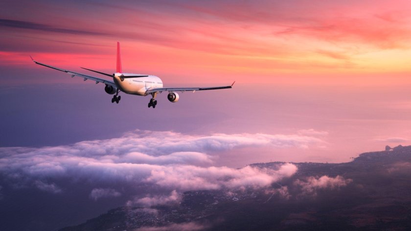 Самолет в небе