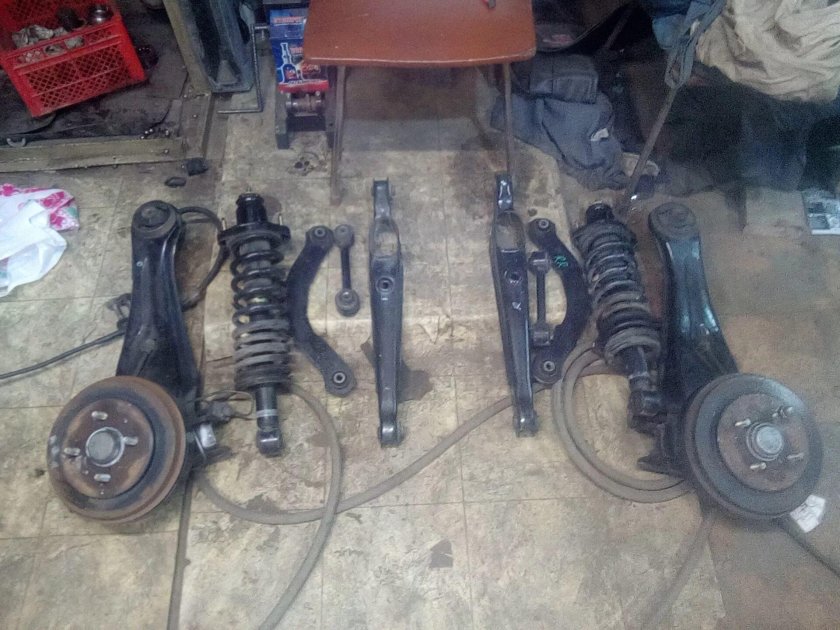 Задняя подвеска Митсубиси Каризма 2000