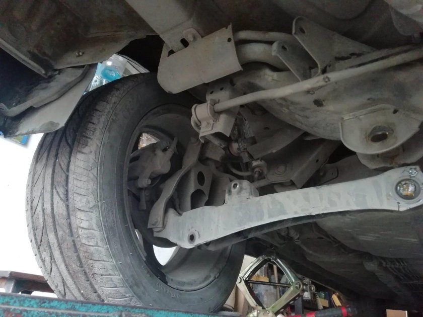 Задняя подвеска Митсубиси Аиртрек 2001