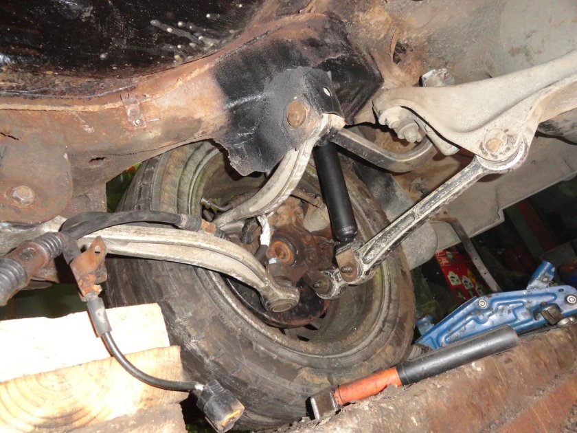 Передняя подвеска Митсубиси Мираж 1999 год