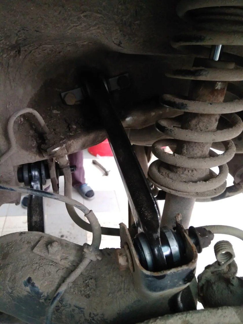 Carisma 2002 задняя подвеска