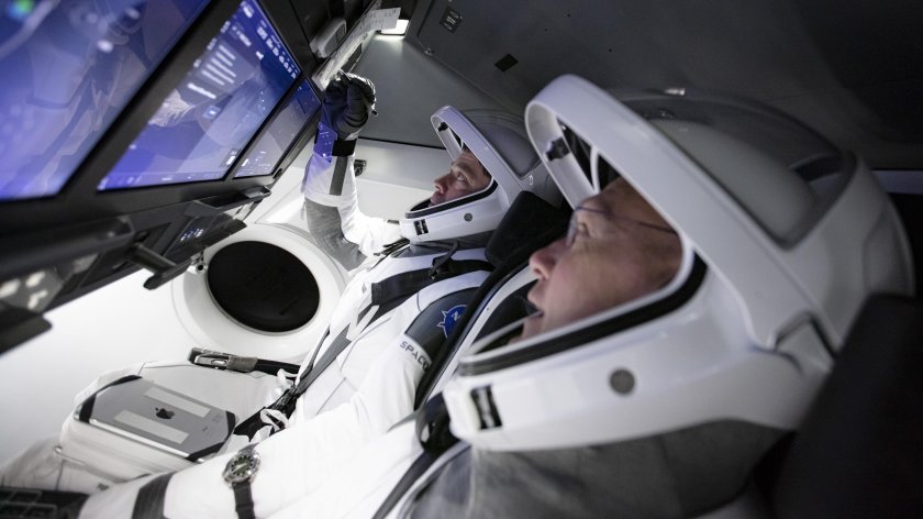 SPACEX Dragon 2 внутри