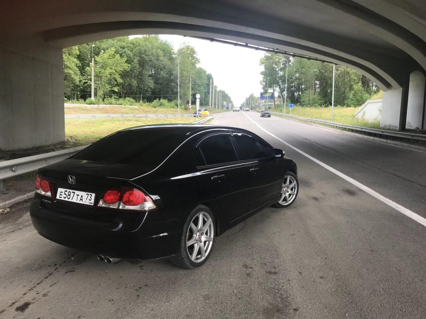 Хонда Цивик 4д черный