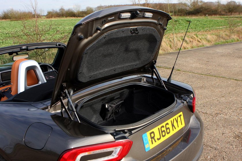 Fiat 124 Spider багажник