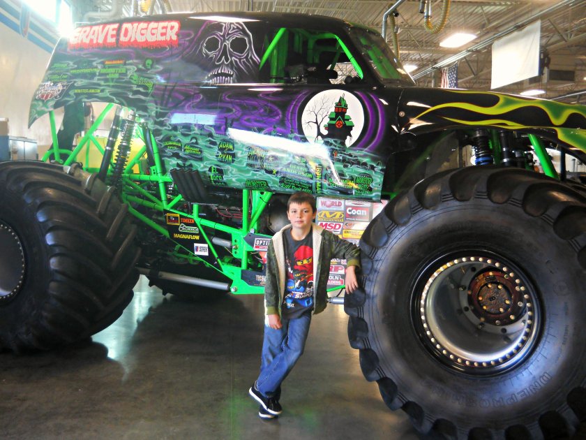 Grave Digger монстр трак