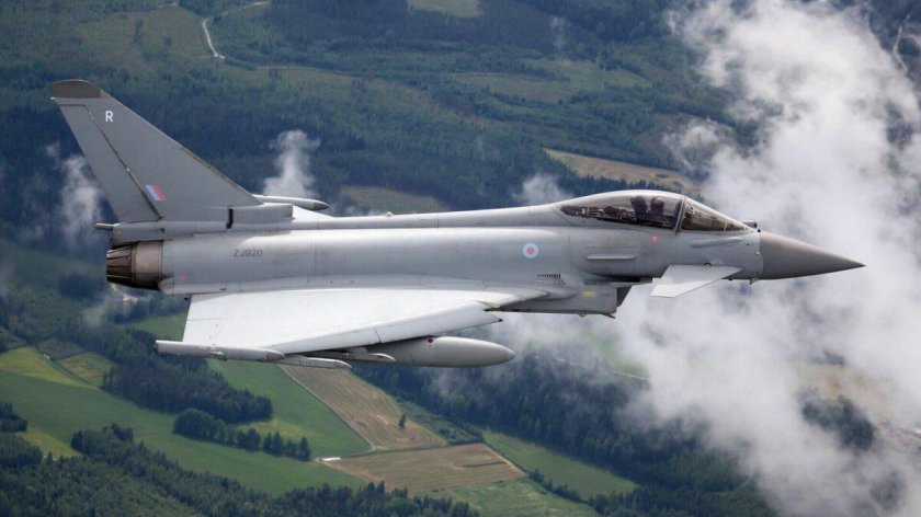 Cамолет Eurofighter Typhoon