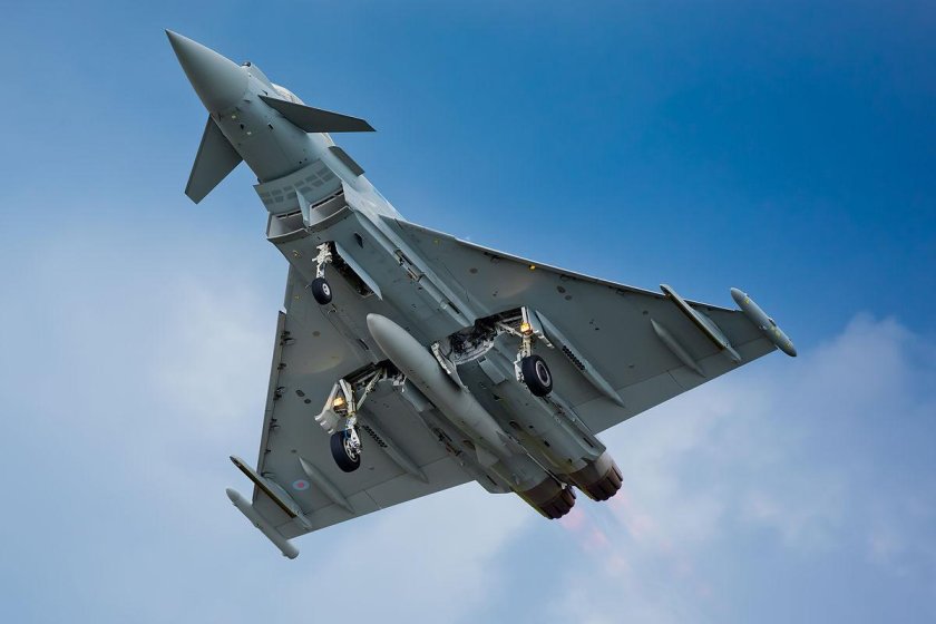 Cамолет Eurofighter Typhoon