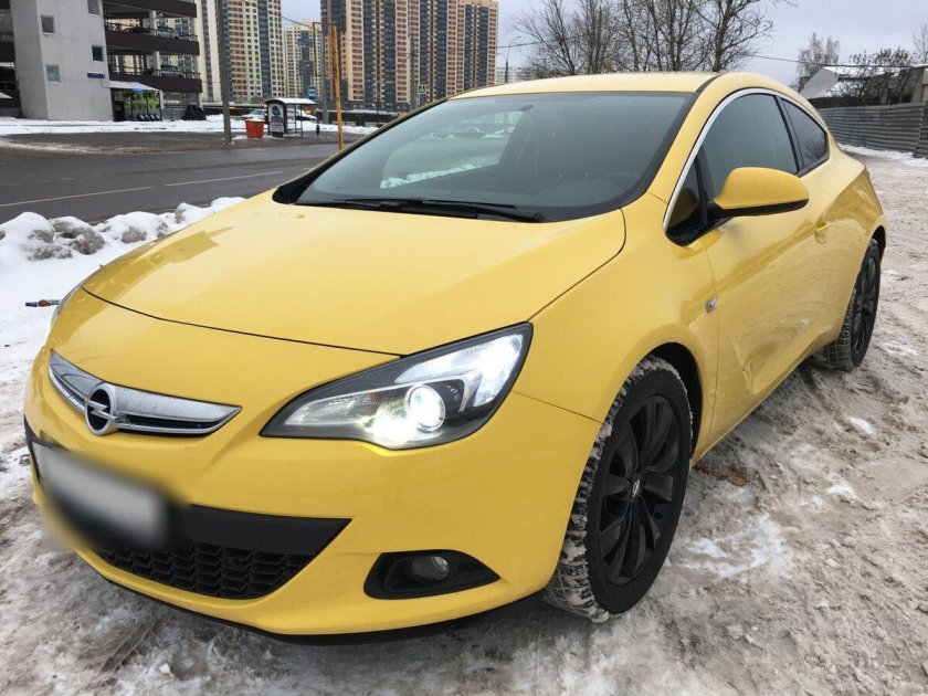 Opel Astra желтая