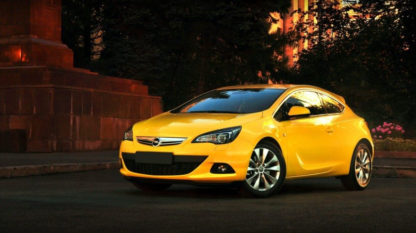 Opel Astra j GTC желтая