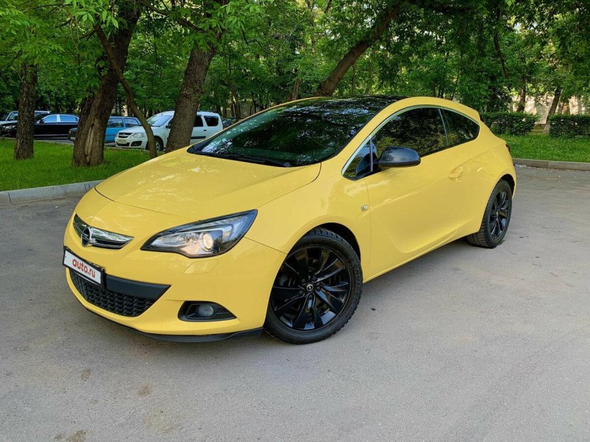Опель Астра GTC 2013