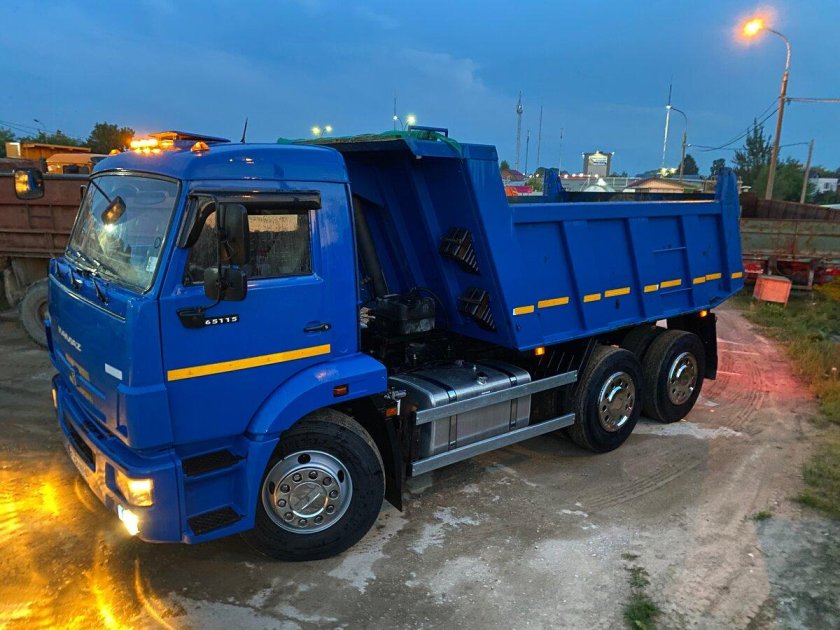 Синий самосвал