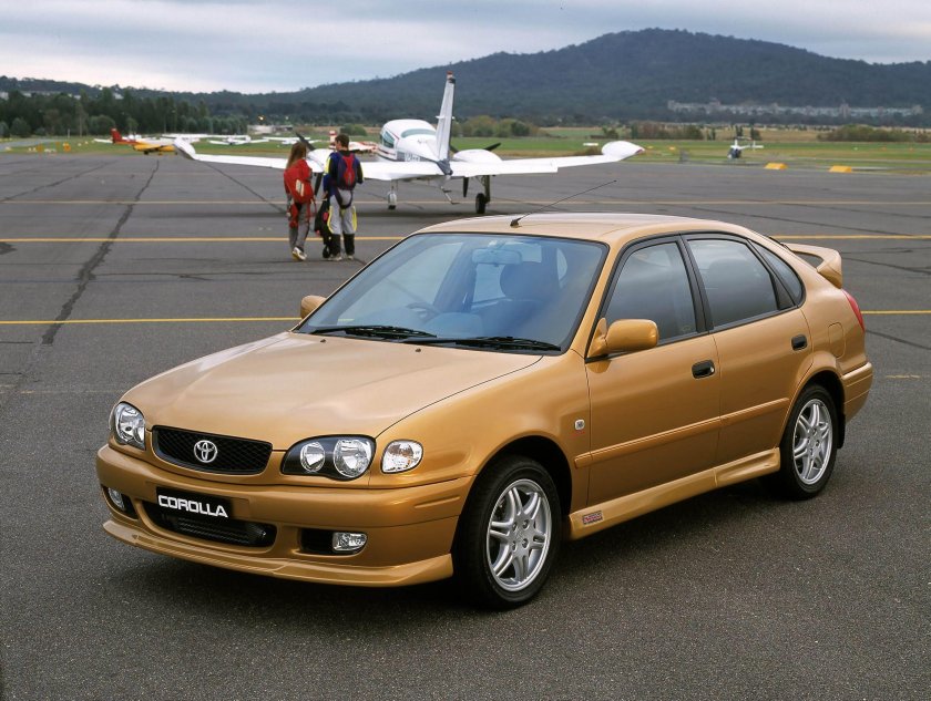 Toyota Corolla 2000 хэтчбек
