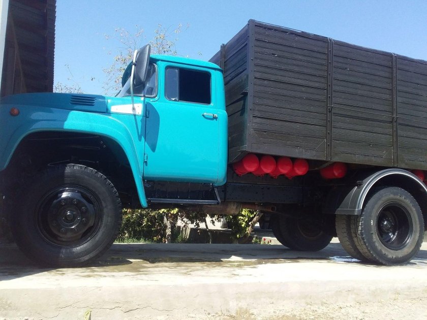 ЗИЛ-138и. Голубого цвета.