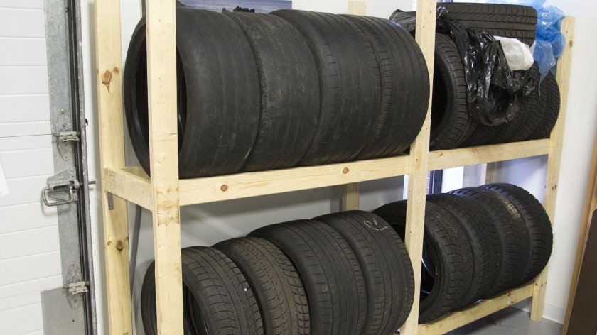 Стеллаж для колес в гараж