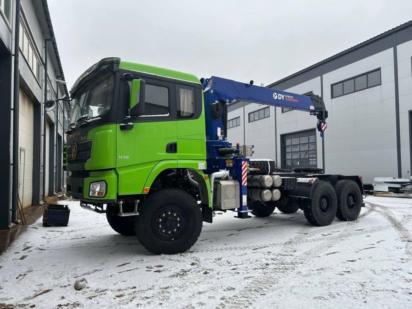 Тягач Shacman 6x6 с КМУ