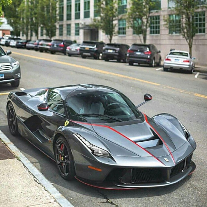 Феррари ла Феррари