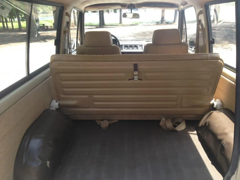 Шторка в багажник на Исузу Бигхорн