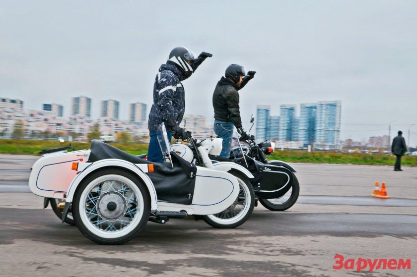 Мотоцикл Урал белый