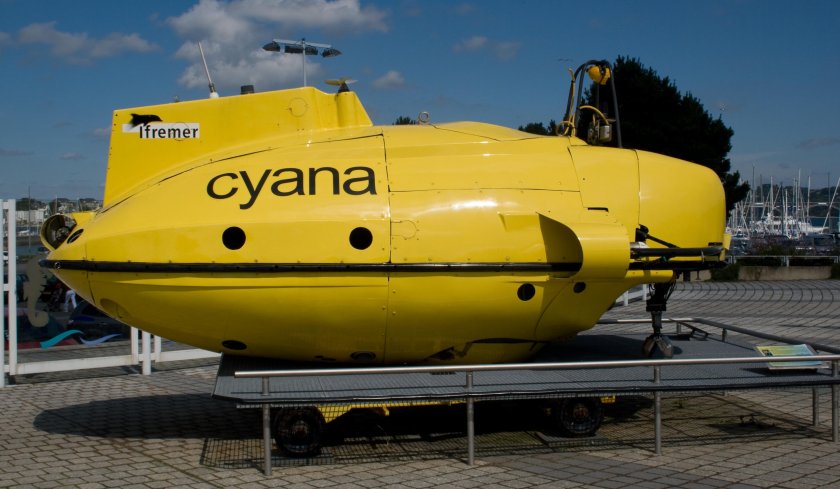 Батискаф желтый