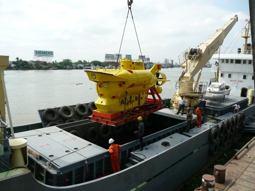 Судно носитель подводных аппаратов