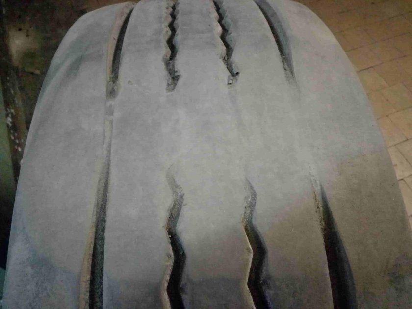 Износ протектора передних шин КАМАЗ 43118