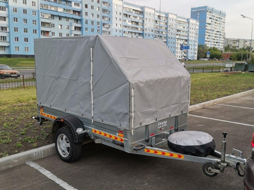 Серебристый прицеп