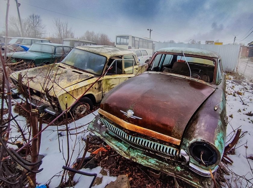 Брошенный автомобиль победа