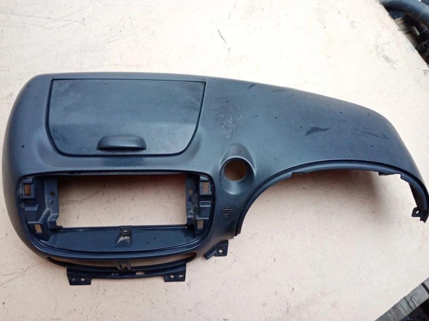 Консоль Ниссан Тино 682604u000