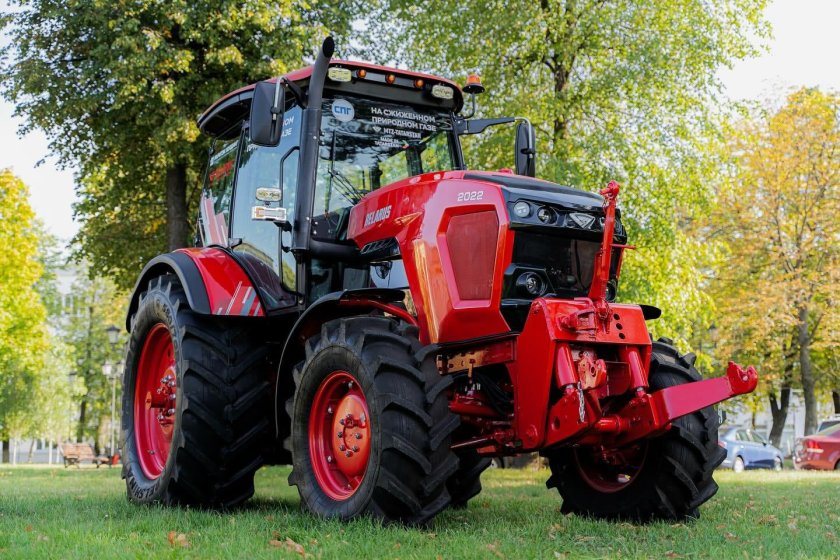 Трактор Беларус 2022 .4 салон