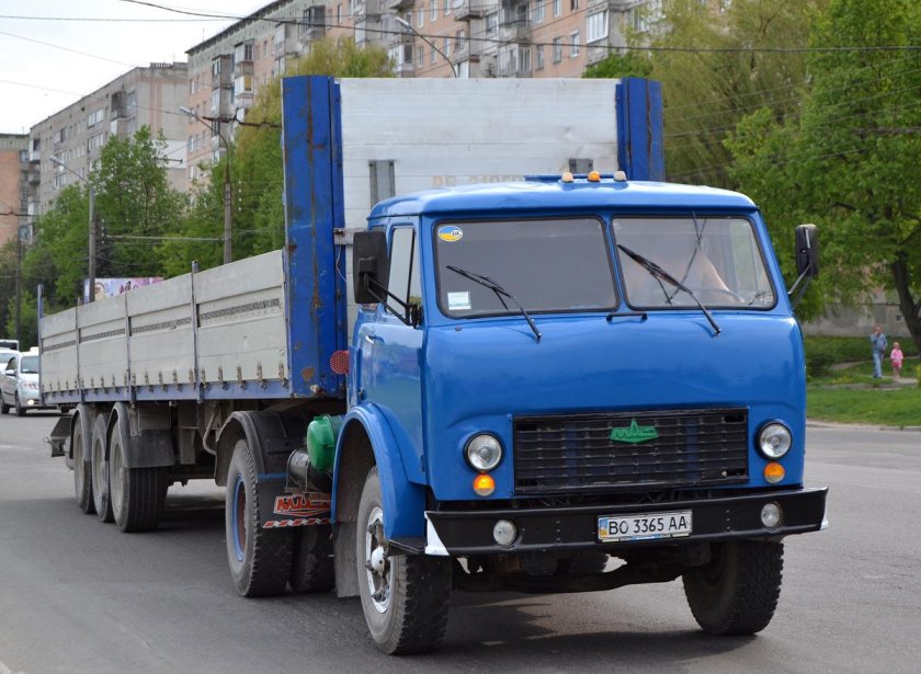 МАЗ 5429 самосвал