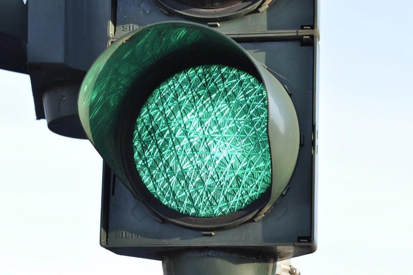 Зеленый сигнал светофора