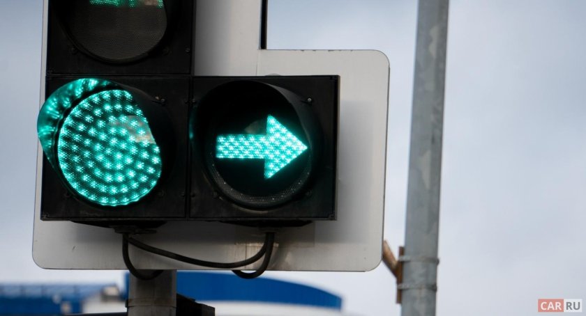 Светофор с дополнительной секцией