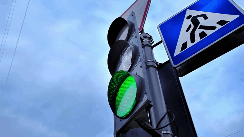 Пешеходный переход со светофором