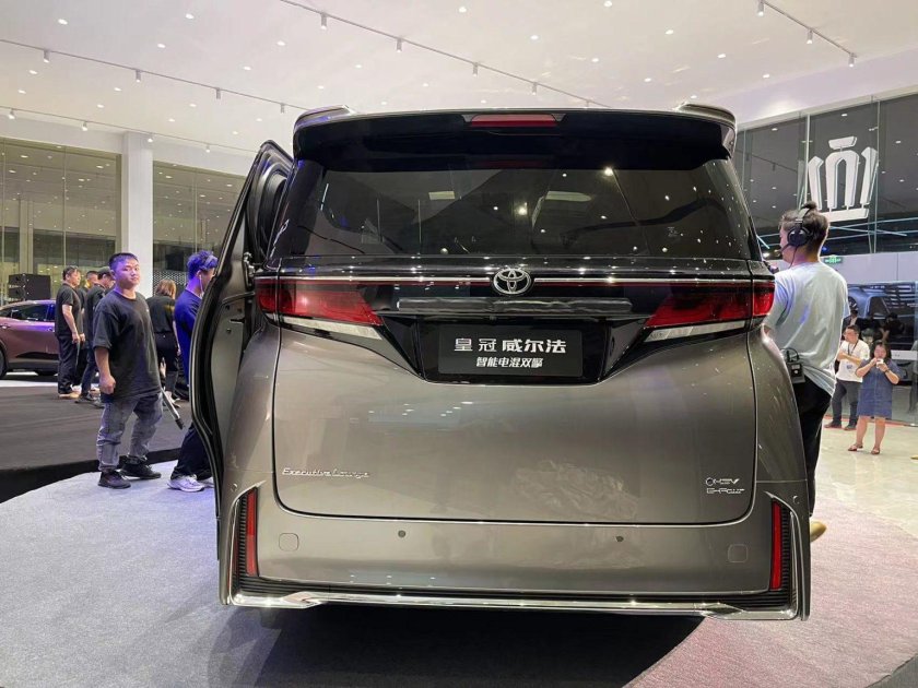 Toyota Vellfire 2024