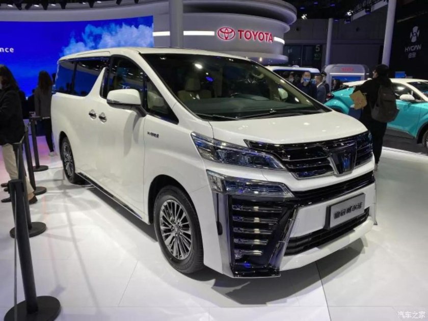 Тойота Велфаер 2022