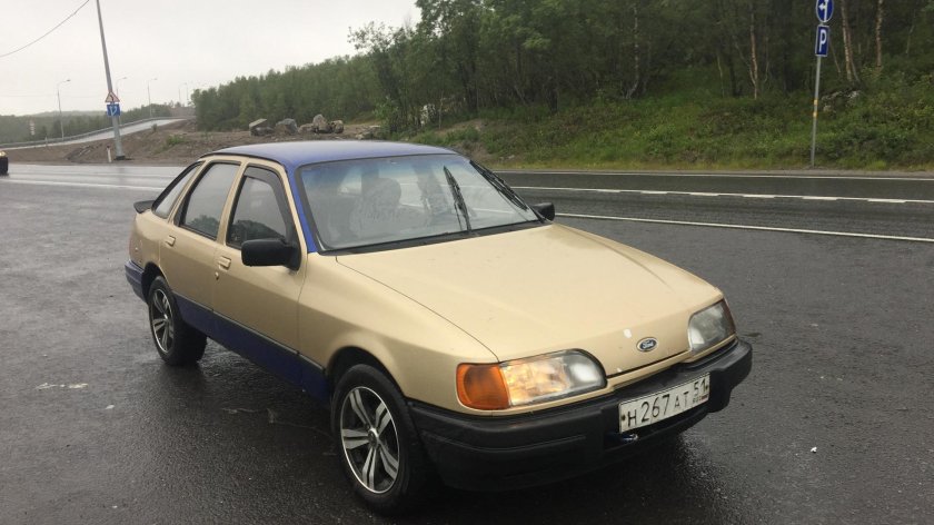 Форд Сиерра золотистая