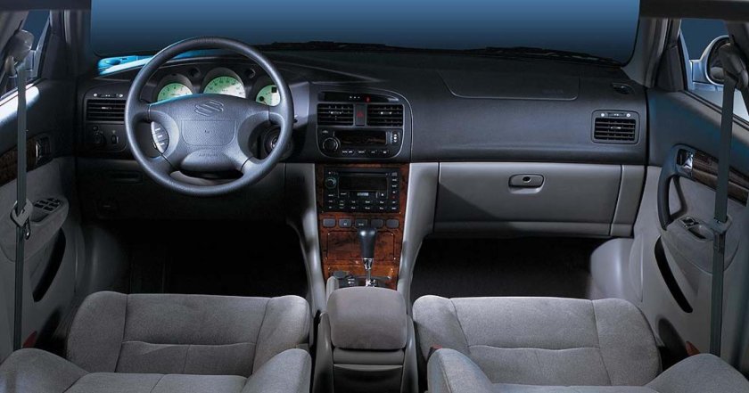 Suzuki Verona салон