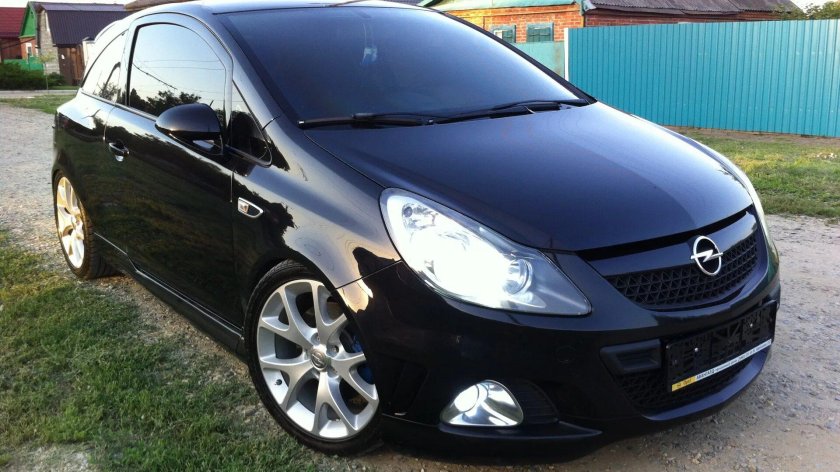 Opel Corsa d черная