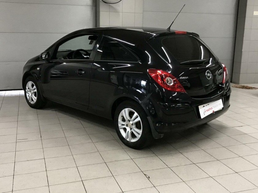 Opel Corsa d черная
