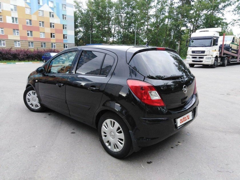 Opel Corsa d черная