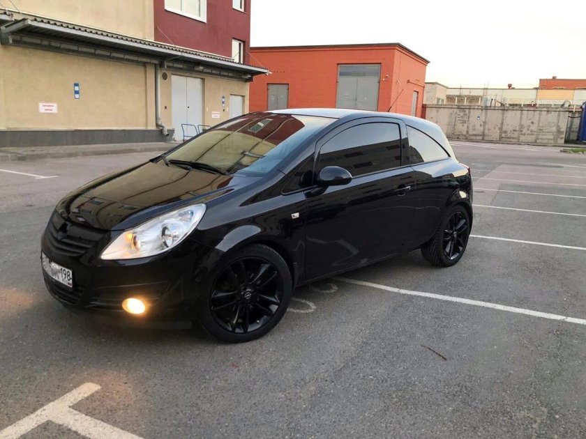 Опель Корса 2008 черная