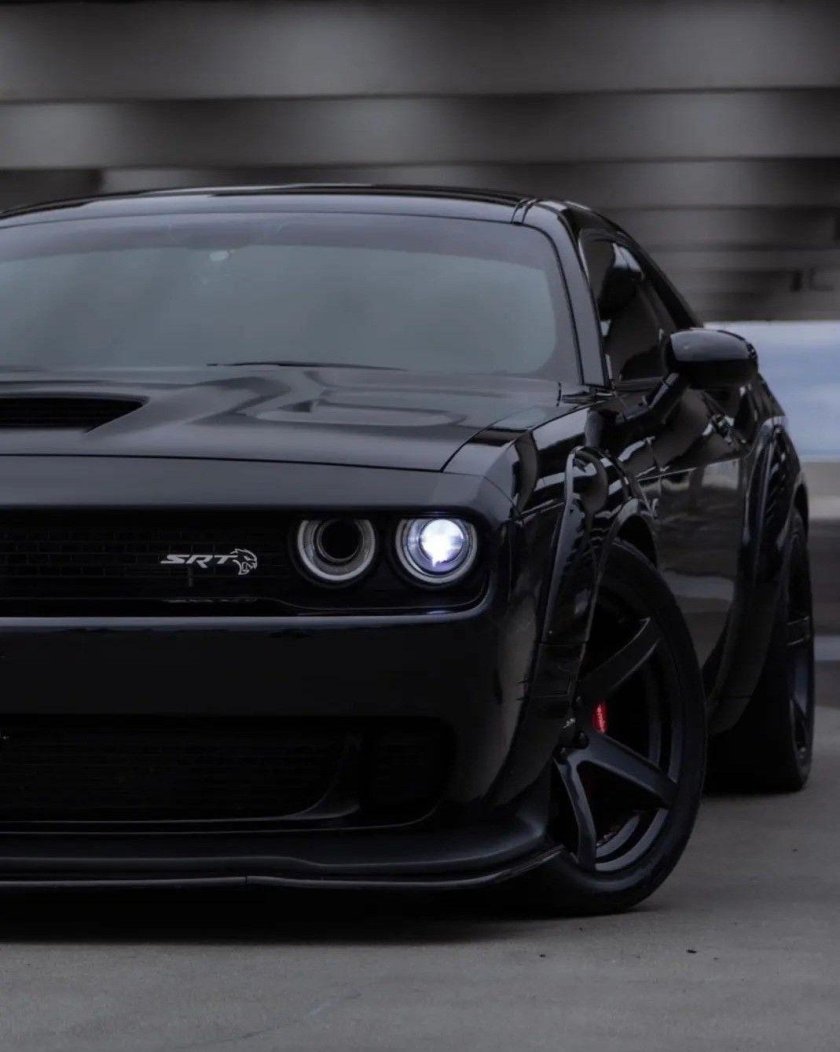 Dodge Challenger Hellcat Black