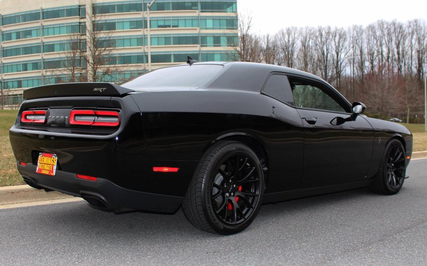 Dodge Challenger srt8 Hellcat