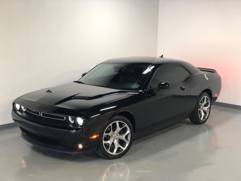 Dodge Challenger черный