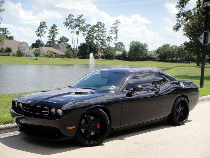 Dodge Challenger черный