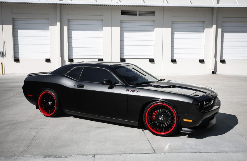 Dodge Challenger srt8