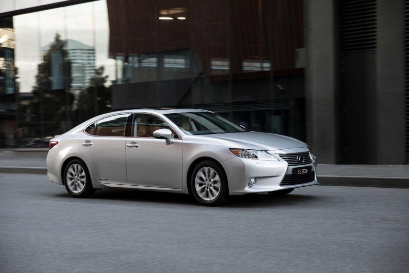 Лексус ЕС 300h
