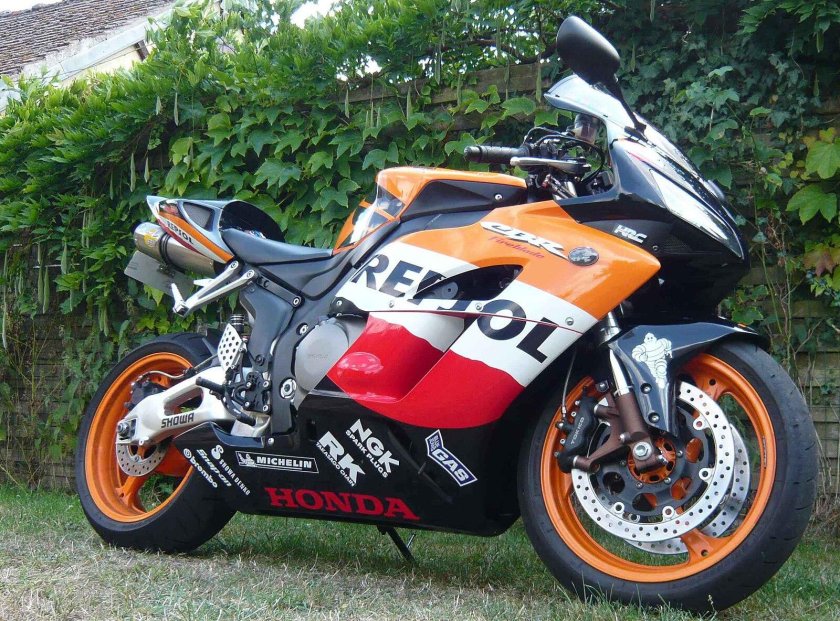 Honda CBR 1000 кубов