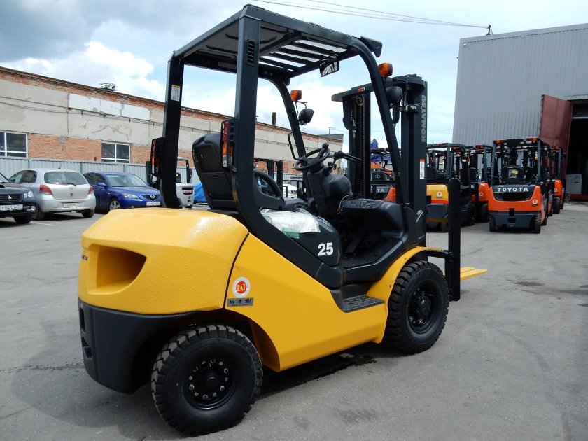 Вилочный погрузчик Komatsu fd25