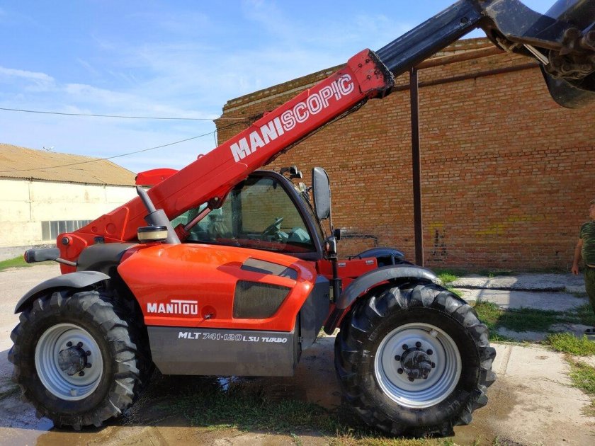 Трактор Маниту погрузчик